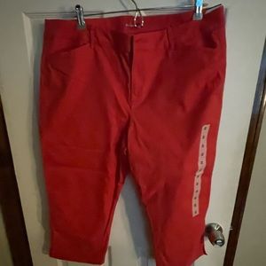 New never worn Old Navy brand 16 capri pants Pixie style Red with sticker
